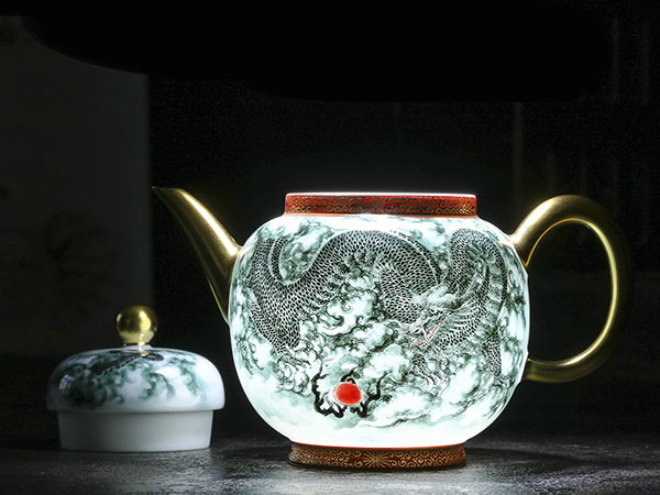 釉下五彩龙壶17800